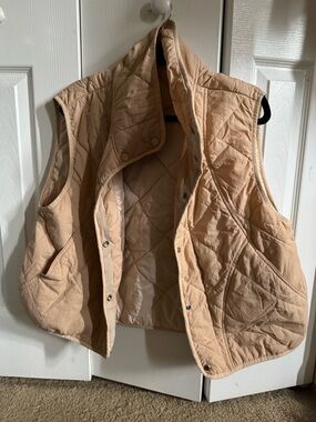 Sleeveless Quilted Vest in Light Tan